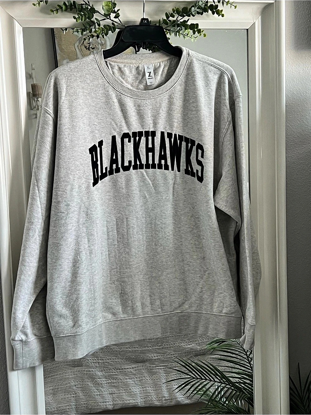 Zoozatz Chicago Blackhawks Sweatshirt Gray XL Like New
